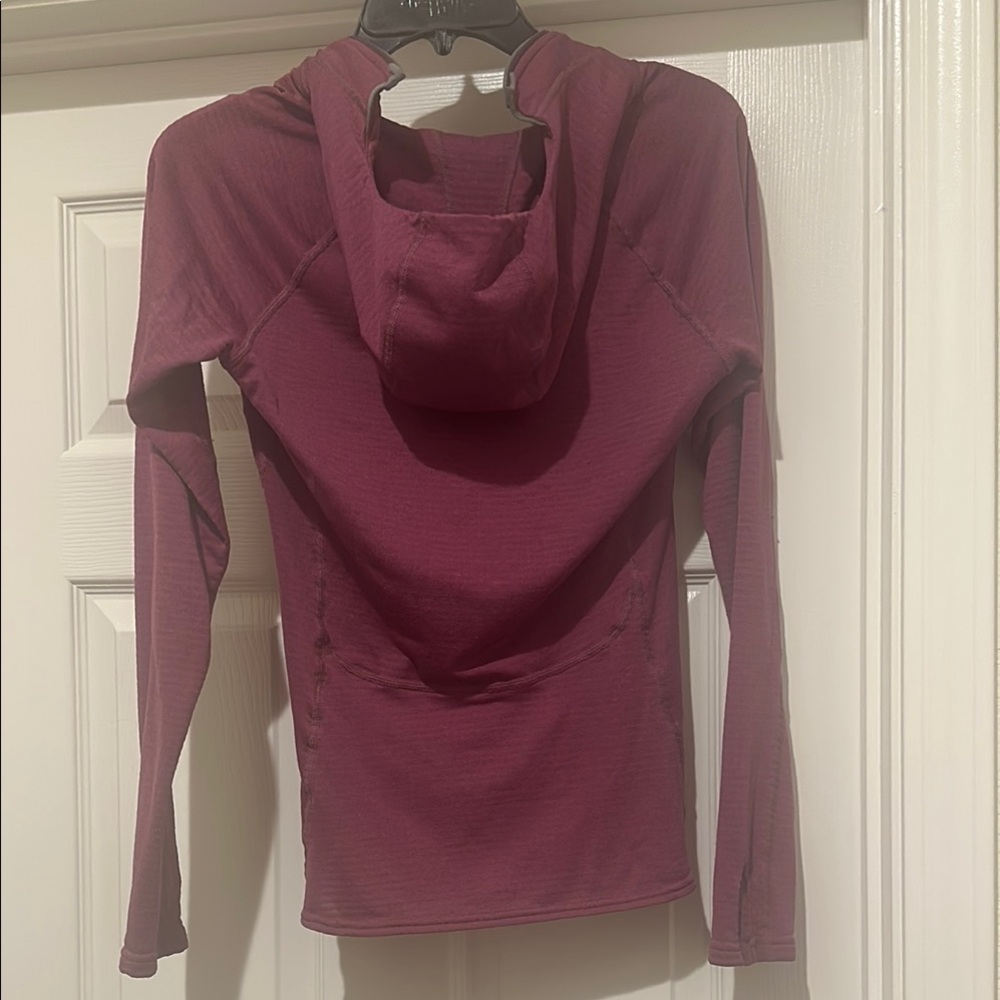 Patagonia Women's purple Pullover Top with hood - Picture 7 of 8